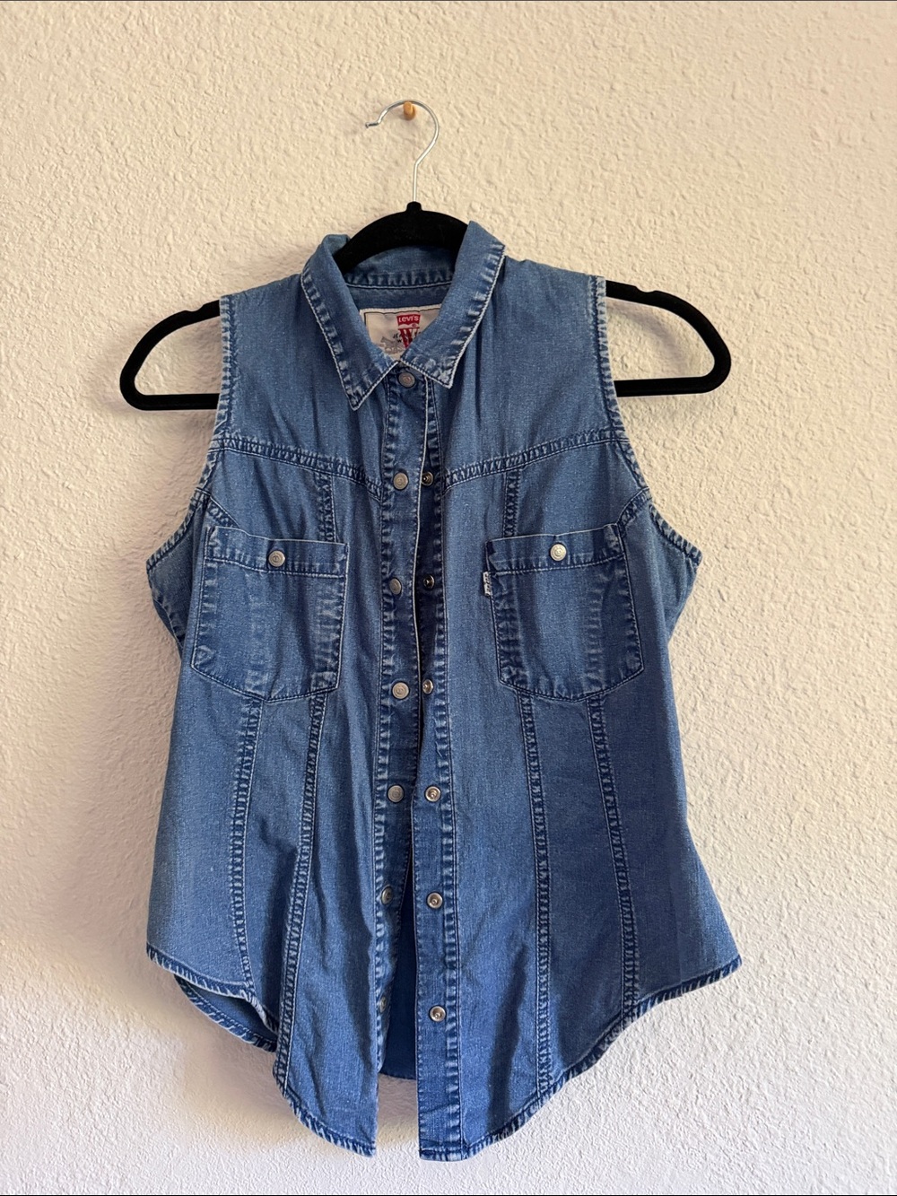 Vintage Levi's Light Blue Denim Women's Button-Up Top